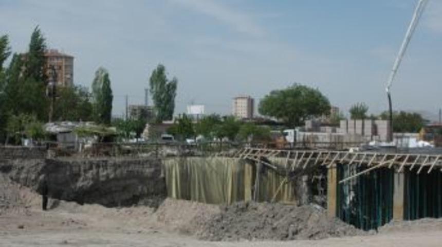 İnşaatta kalıp &ccedil;&ouml;kt&uuml;, 1 kişi yaralandı