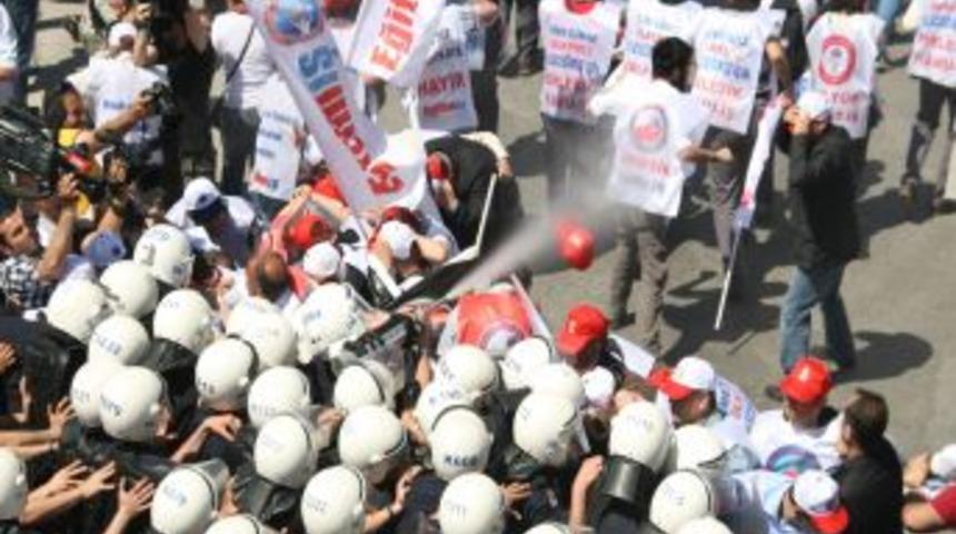 Sıhhiye&rsquo;ye y&uuml;r&uuml;mek isteyen gruba polis 2 kez m&uuml;dahale etti