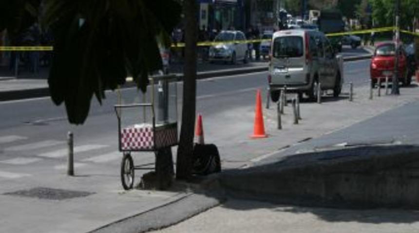 Ak Parti İl&ccedil;e Binası &Ouml;n&uuml;ndeki Ş&uuml;pheli &Ccedil;anta Polisi Alarma Ge&ccedil;irdi
