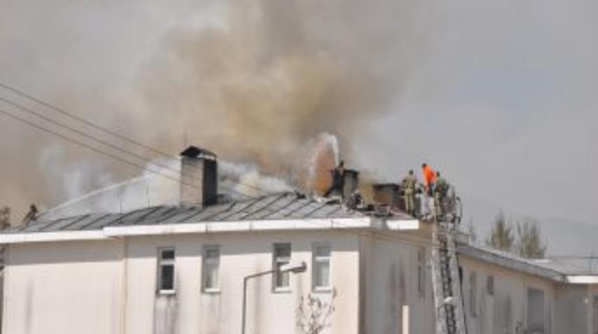 Y&uuml;ksekova Askerlik Şubesi'nde Yangın