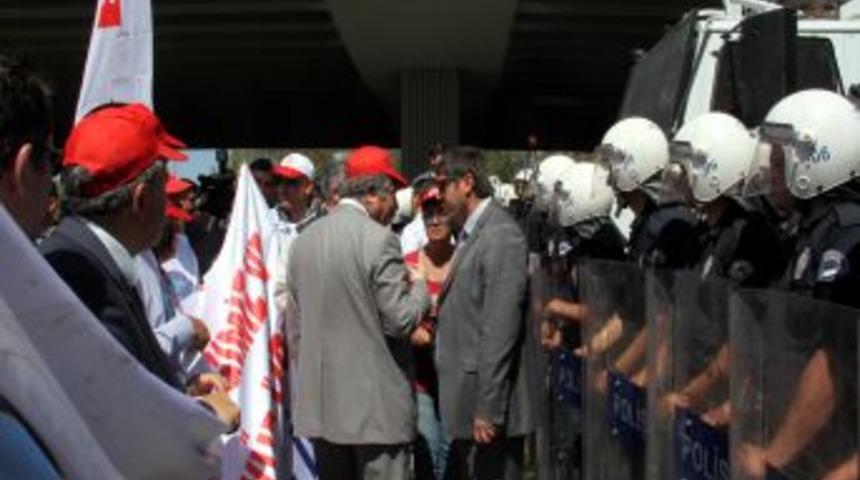 Birleşik Kamu-İş Konfederasyonu'nun 1 Mayıs Kutlaması Sona Erdi