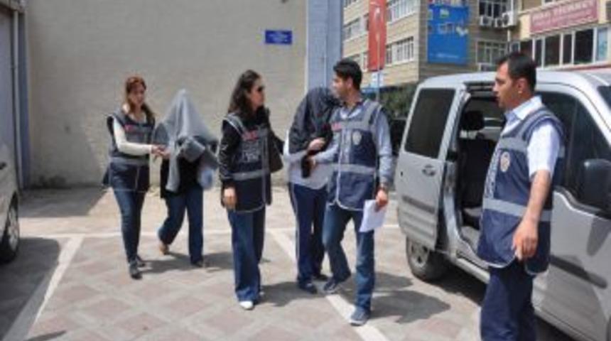 Kocaeli'de Fuhuş Baskını: 3 G&ouml;zaltı