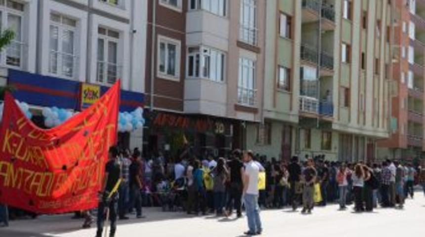 BDP&rsquo;lilerden İstiklal Marşı&rsquo;na protesto