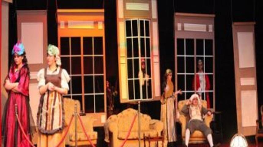 Liselerarası Tiyatro Şenliği Başlıyor