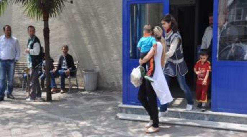 Kucağında Bebeğiyle Cezaevine G&ouml;nderildi