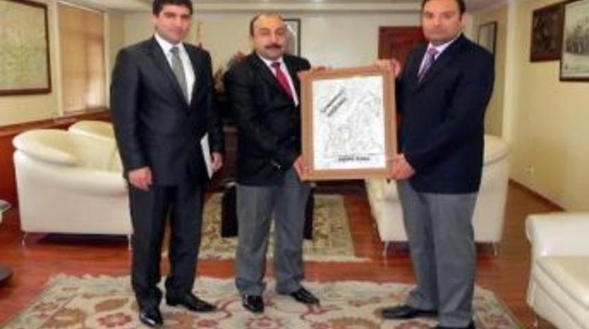 Meslek Lisesi &Ouml;ğrencilerinden Kaymakam Demirkale'ye Hediye