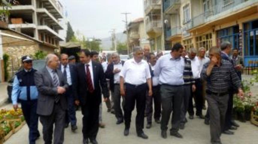 Ak Parti Uşak Milletvekili G&uuml;neş Sivaslı Ve Karahallı İl&ccedil;elerini Ziyaret Etti