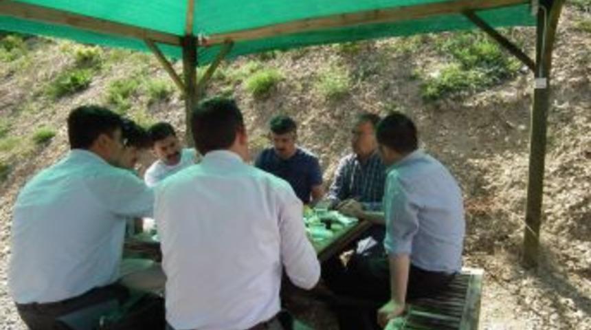 Başkan Oğul G&ouml;n&uuml;ll&uuml; Eğitimcilerle Piknikte Buluştu