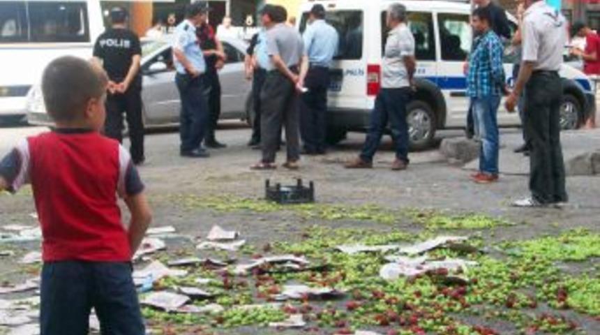 Adana'da Zabıtalarla Seyyar Satıcılar Birbirine Girdi