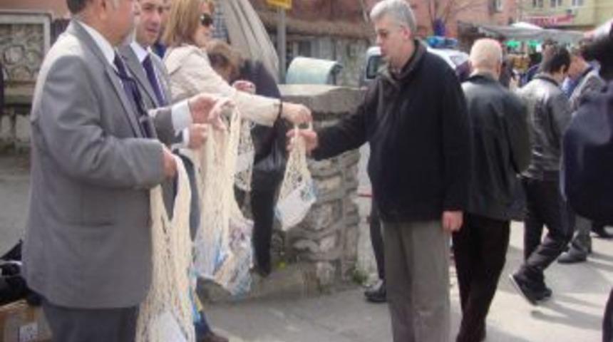 Semt Pazarında File Dağıttılar