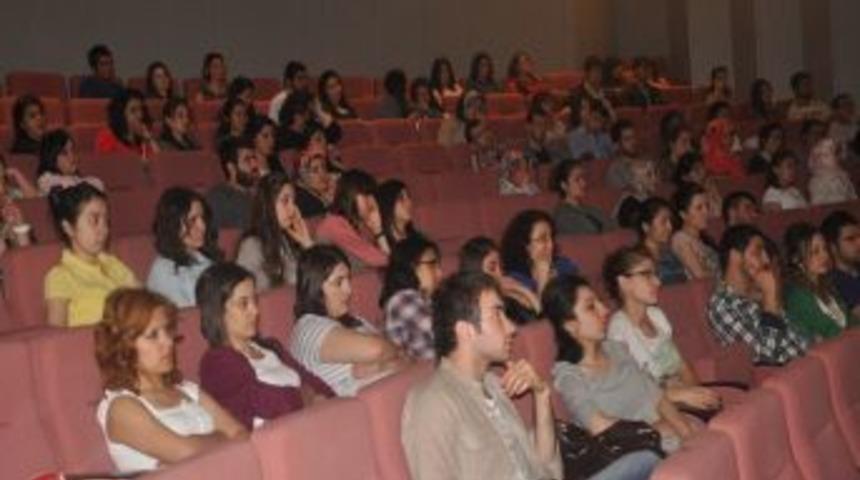 Aib&uuml;'de Kariyer Seminerleri S&uuml;r&uuml;yor