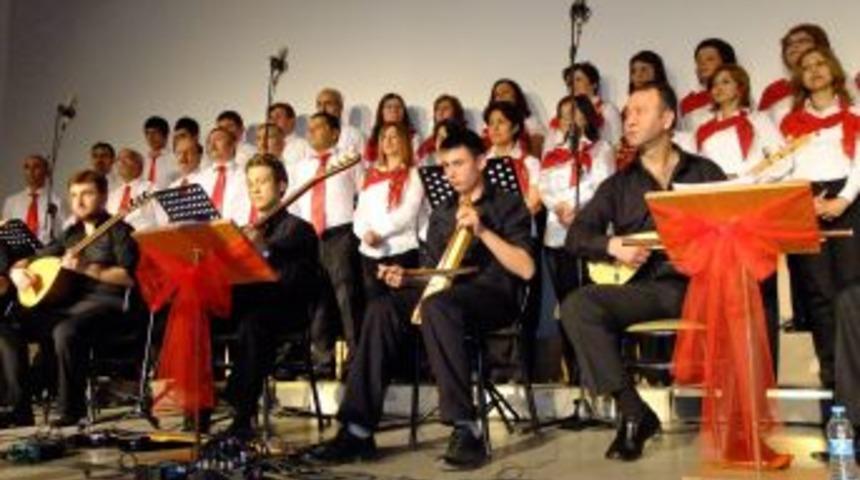 Eğitim-Sen Halk M&uuml;ziği Korosu B&uuml;y&uuml;k İlgi G&ouml;rd&uuml;