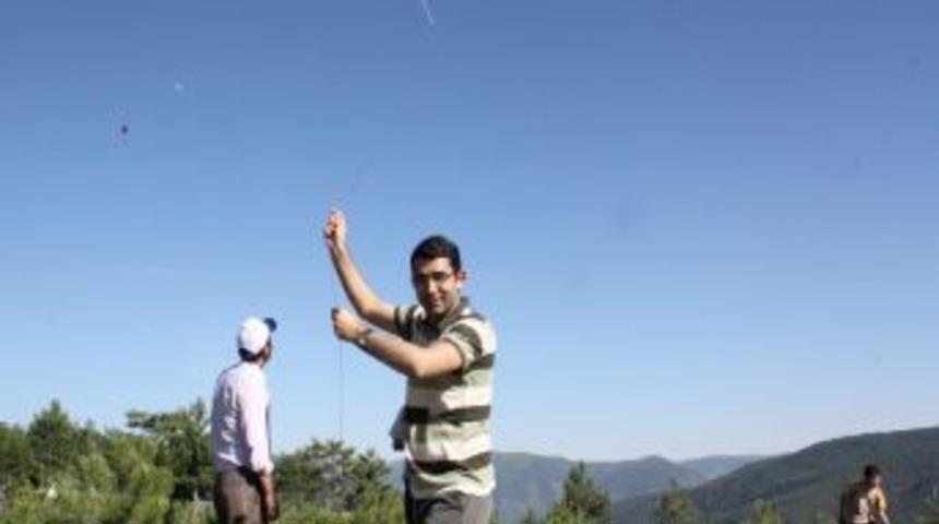 İş&ccedil;iler, 1 Mayıs'ı u&ccedil;urtma u&ccedil;urarak kutladı