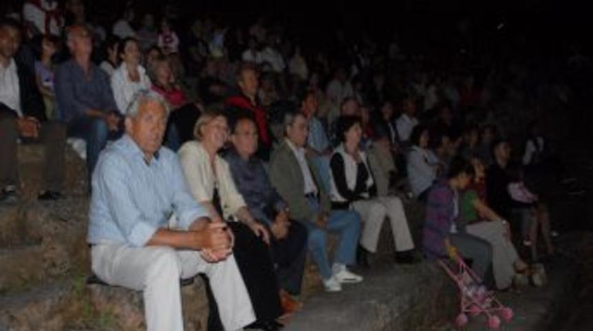 2010 Yıllık Tiyatroda Klasik M&uuml;zik Ziyafeti