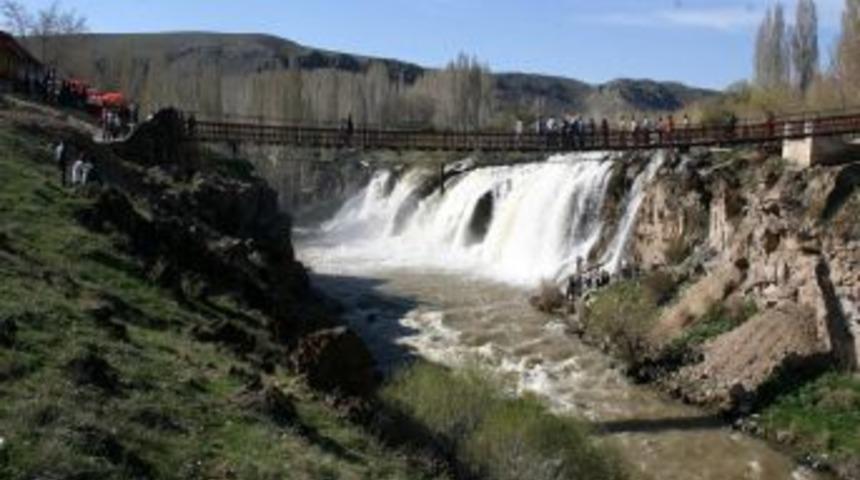 Şelalede Bayram Yoğunluğu