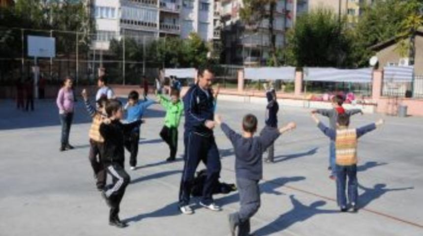 Aydın Zeybeğini &Ccedil;ocukken &Ouml;ğreniyorlar