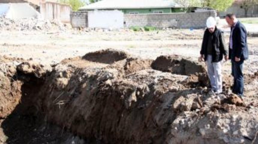 İnşaat Temelinden M&uuml;himmat &Ccedil;ıktı