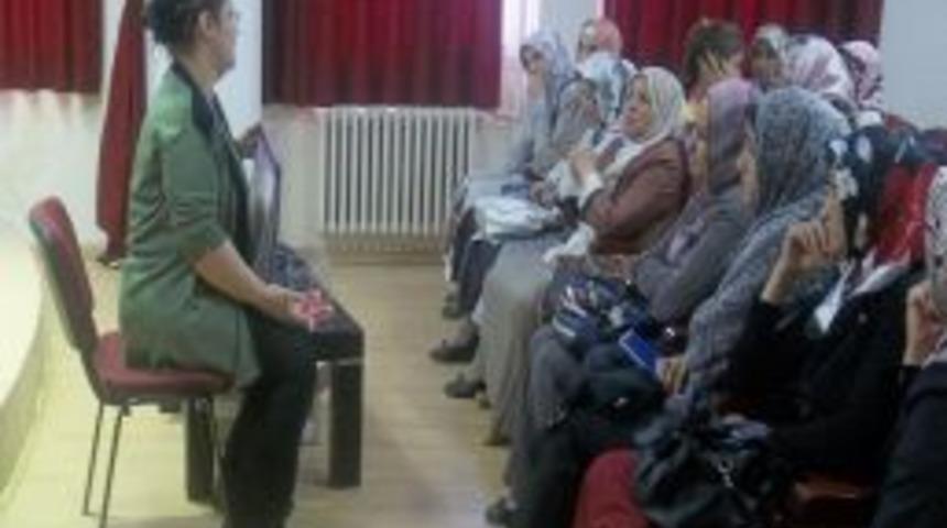 Derik&rsquo;te kadınlara aile sağlığı semineri d&uuml;zenlendi