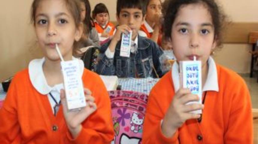 Polatlı&rsquo;da 11 bin 800 &ouml;ğrenciye s&uuml;t dağıtıldı