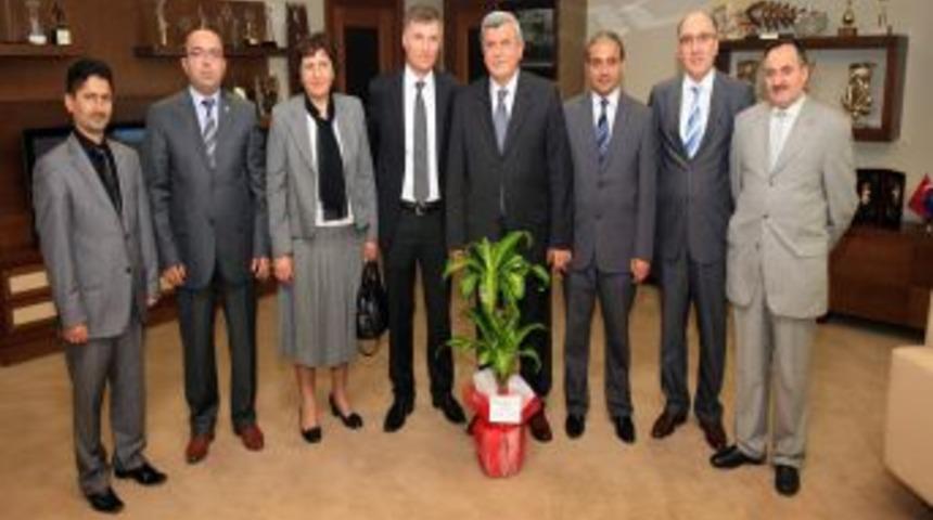 Karaosmanoğlu, "sendikalar Okul Gibi Olmalı"