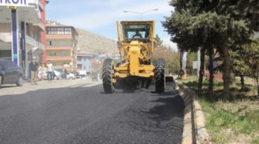 Bayburt'ta Asfaltma &Ccedil;alışmaları Aralıksız S&uuml;r&uuml;yor