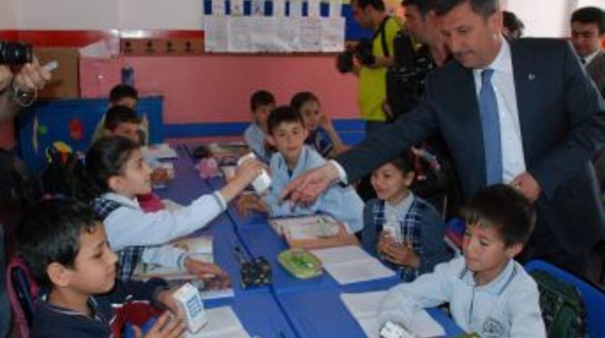 Tokat'ta 57 Bin &Ouml;ğrenciye S&uuml;t Dağıtıldı