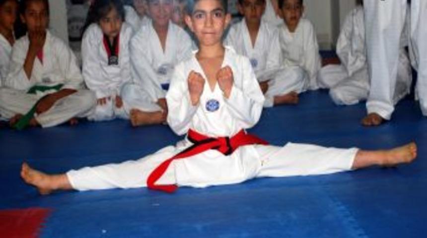 11 Yaşındaki İbrahim Tekvando Şampiyonasına Hazırlanıyor