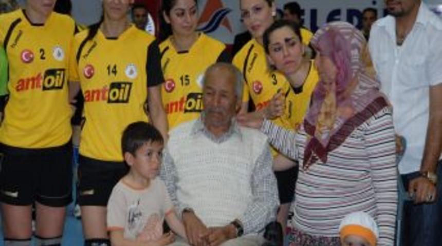 Muratpaşa'nın Meleklerinden &Ouml;rnek Davranış