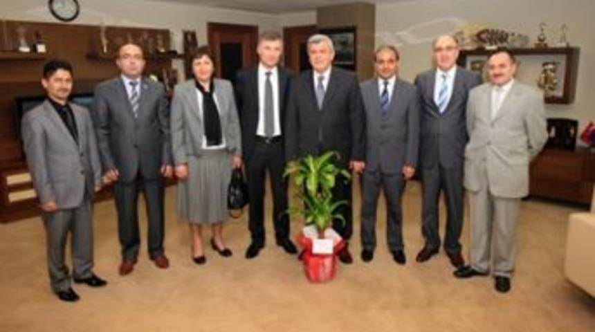 Sendikalar okul gibi olmalı