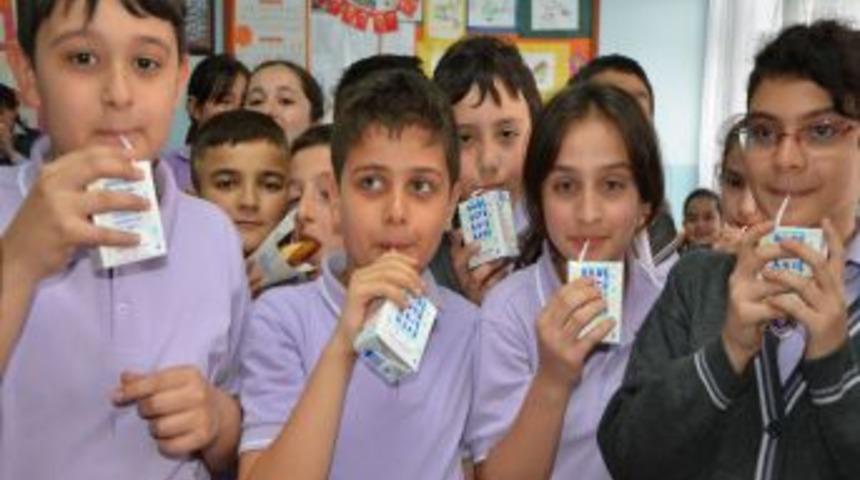 Zonguldak'ta &ouml;ğrencilerin s&uuml;t sevinci