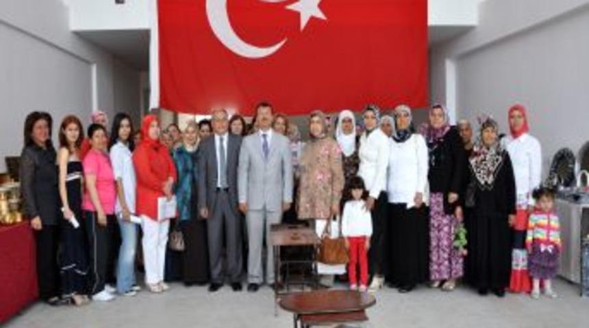 &Ccedil;eşmeli'de El Sanatları Sergisi A&ccedil;ıldı