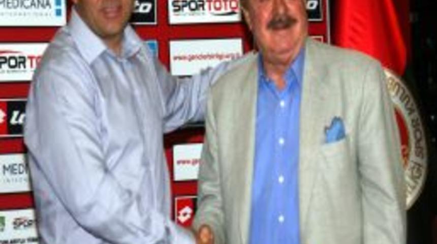 Fuat &Ccedil;apa: İlhan Bey&rsquo;in parası &ccedil;ok değerli o nedenle bir yıllık s&ouml;zleşme yaptık