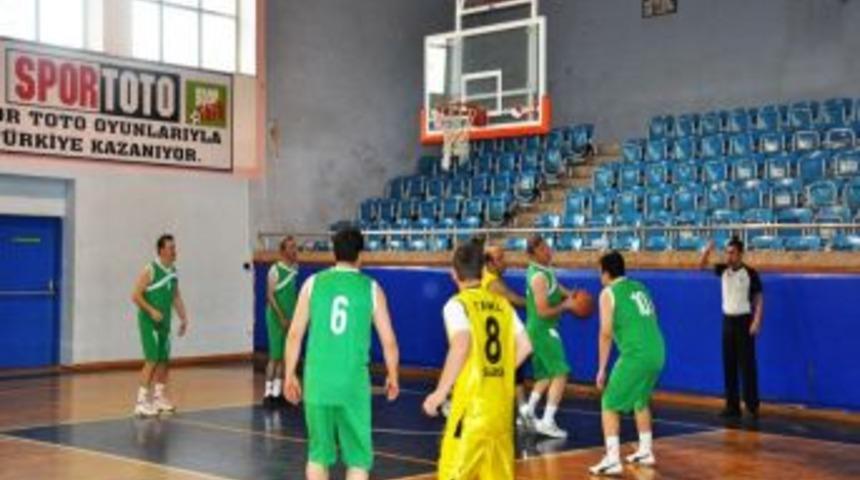 D&uuml;zce'de Kurumlar Arası Basketbol Heyecanla Başladı