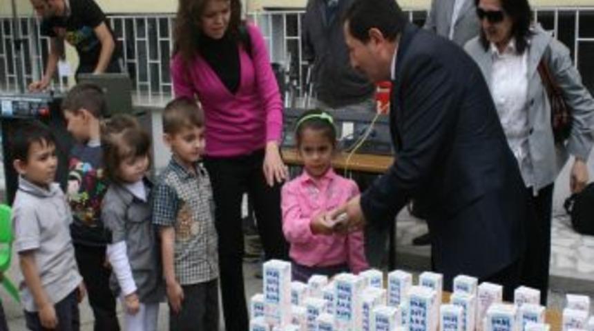 Afyonkarahisar'da S&uuml;t Dağıtımı Kutlama Programına D&ouml;n&uuml;şt&uuml;