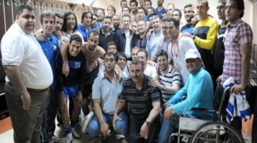 Kahramanmaraş Belediyespor 3. Lig'e y&uuml;kselmenin sevincini yaşıyor