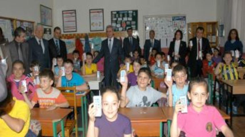 Muğla&rsquo;da 'Okul S&uuml;t&uuml; Akıl K&uuml;p&uuml;' projesi başladı