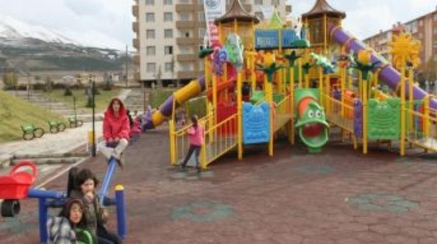 Paland&ouml;ken Yeşile Ve Parka Doyacak