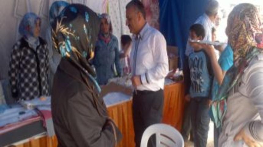 Eğitime destek amacıyla a&ccedil;ılan kermesteki &uuml;r&uuml;nler kısa s&uuml;rede bitti