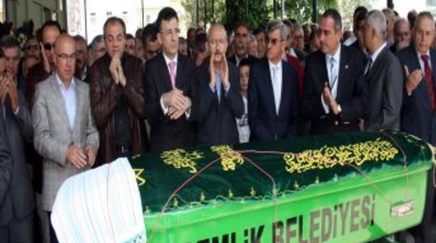 Kılı&ccedil;daroğlu, eski mesai arkadaşının cenazesine katıldı