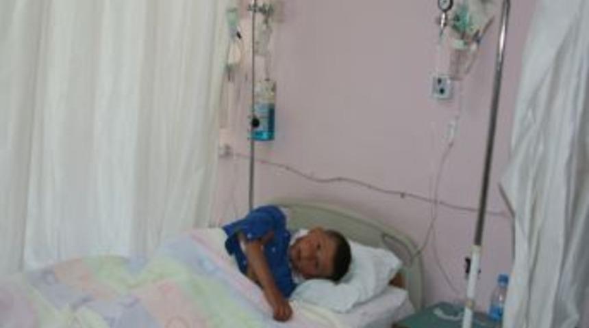 Vezirk&ouml;pr&uuml;'de 11 &ouml;ğrenci i&ccedil;tiği s&uuml;tten zehirlendi