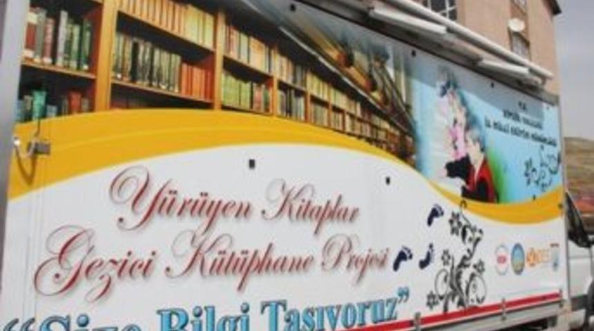 Bitlis Valisi Nurettin Yılmaz Gezici K&uuml;t&uuml;phaneyi İnceledi