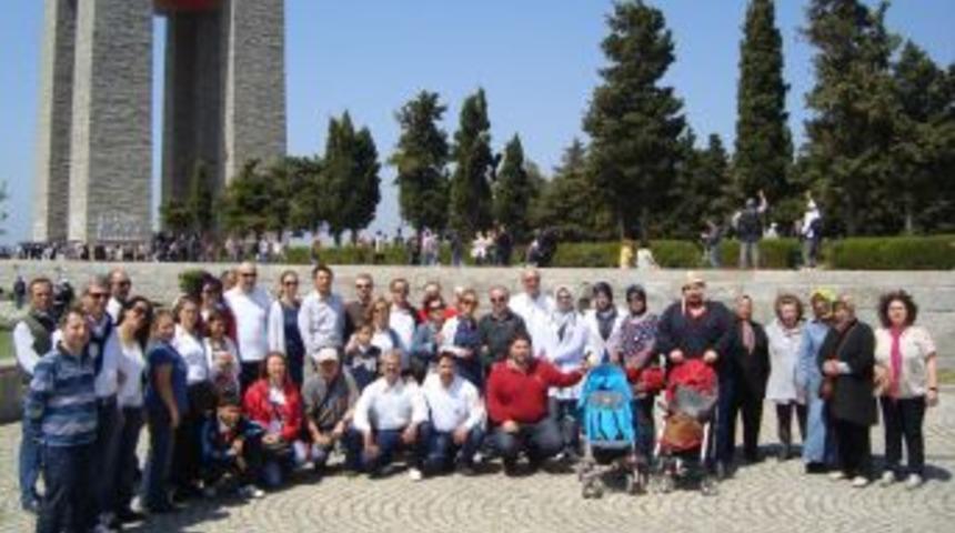 LİAD &uuml;yeleri &Ccedil;anakkale şehitlerini ziyaret etti
