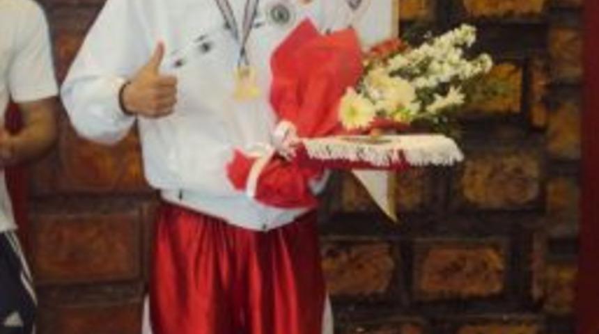 Adanalı Boks&ouml;r Erdil Keyf T&uuml;rkiye Şampiyonu Oldu