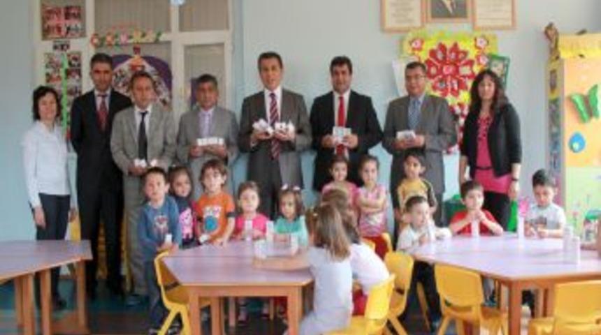 Serik'te 49 okulda s&uuml;t dağıtımı başladı