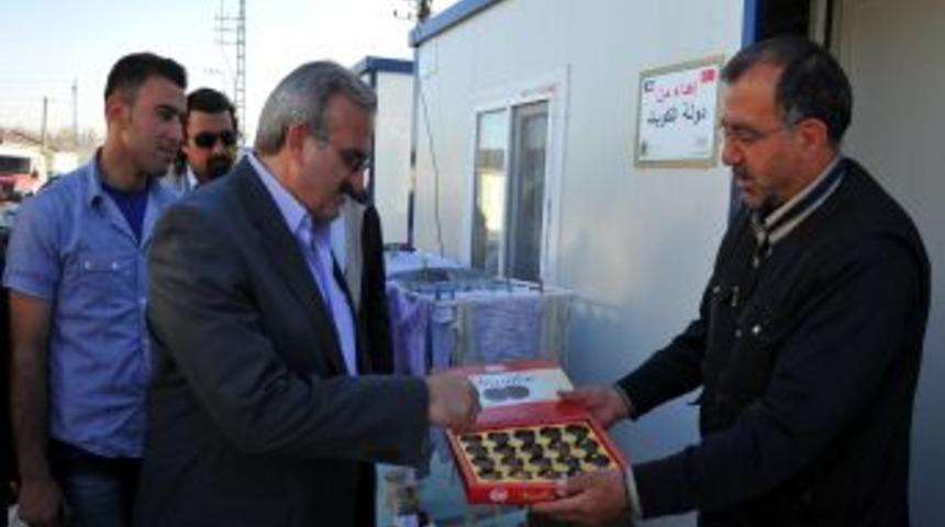 Vali Karaloğlu, Konteynır Kent Ziyaretlerini S&uuml;rd&uuml;r&uuml;yor