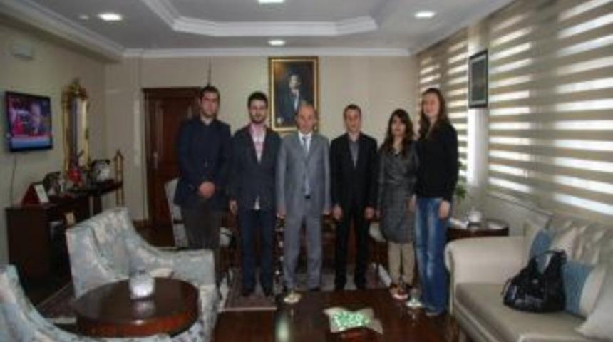 Gen&ccedil;lerden Vali &Ouml;zt&uuml;rk'e Ziyaret