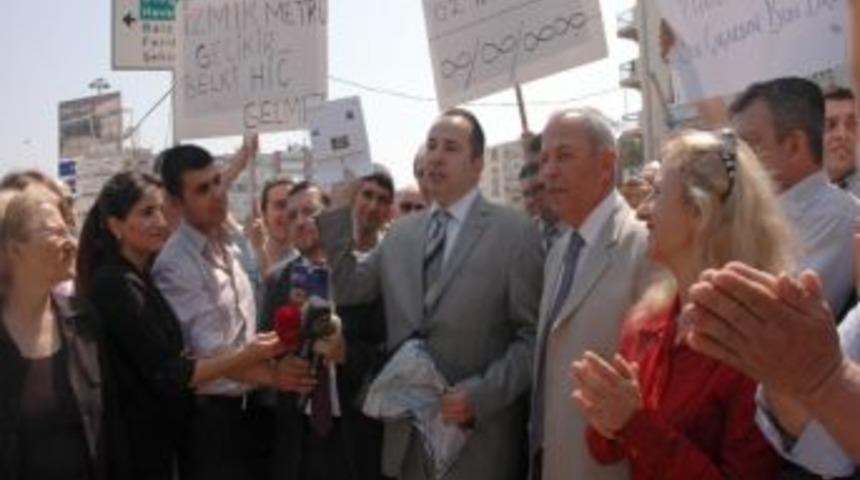 Metro bitmediği i&ccedil;in Kocaoğlu&rsquo;na pusula, takvim ve hesap makinesi g&ouml;nderdiler