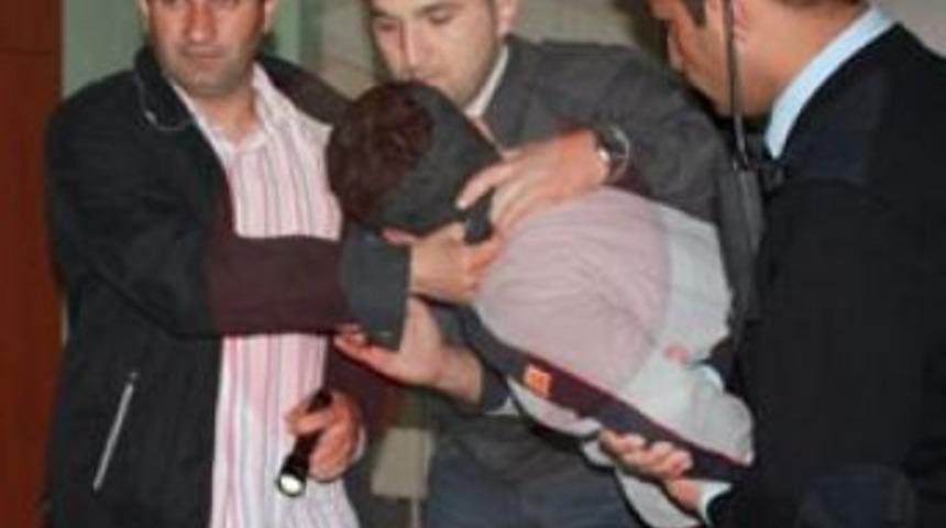 Camiyi soyarken su&ccedil;&uuml;st&uuml; yakalandı