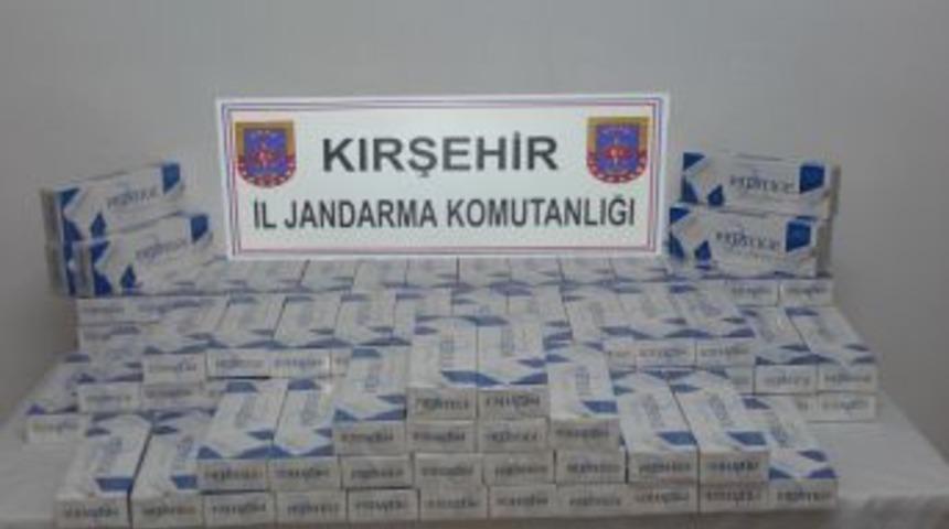 Yolcu otob&uuml;s&uuml;nden 932 paket ka&ccedil;ak sigara &ccedil;ıktı