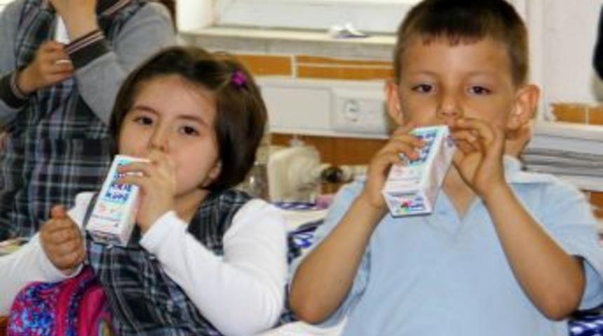 Edremit'teki Okullarda S&uuml;t Dağıtımı Başladı